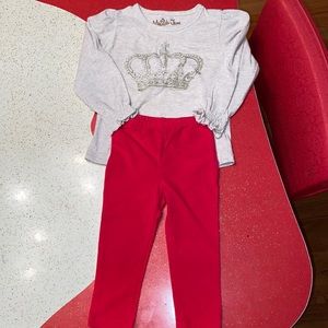 Long~Sleeved Shirt with Red Leggings!